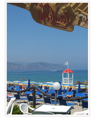 Lido attrezzato sulla spiaggia di Tonnarella